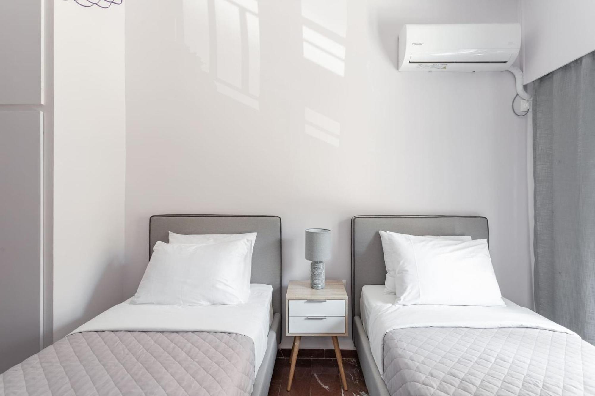 Explore History From A Chic Central Apartment Athen Exterior foto