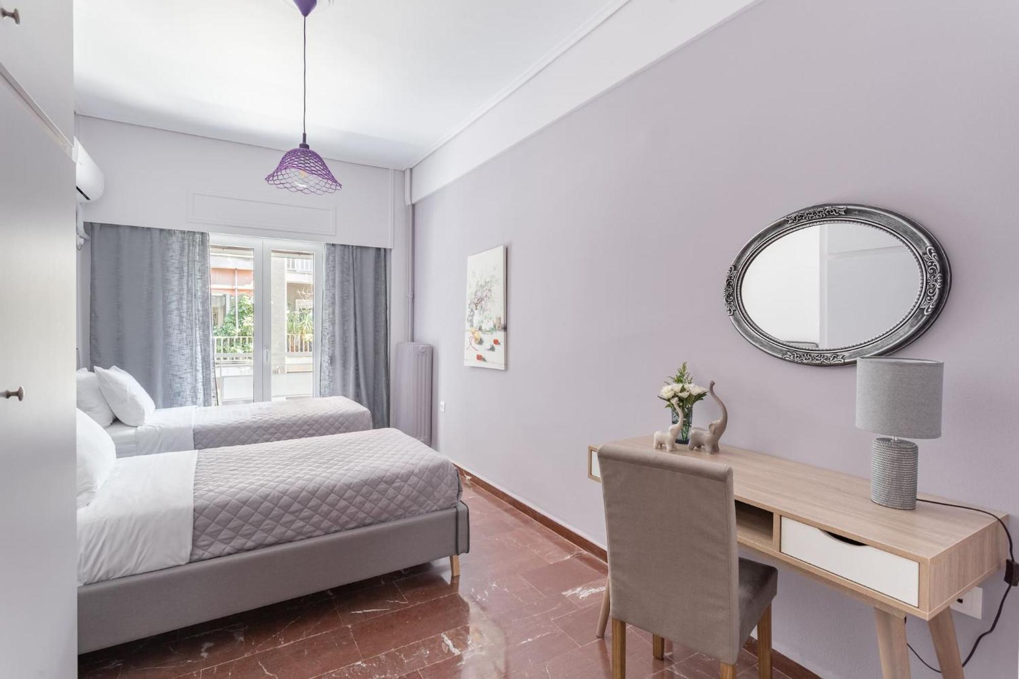 Explore History From A Chic Central Apartment Athen Exterior foto