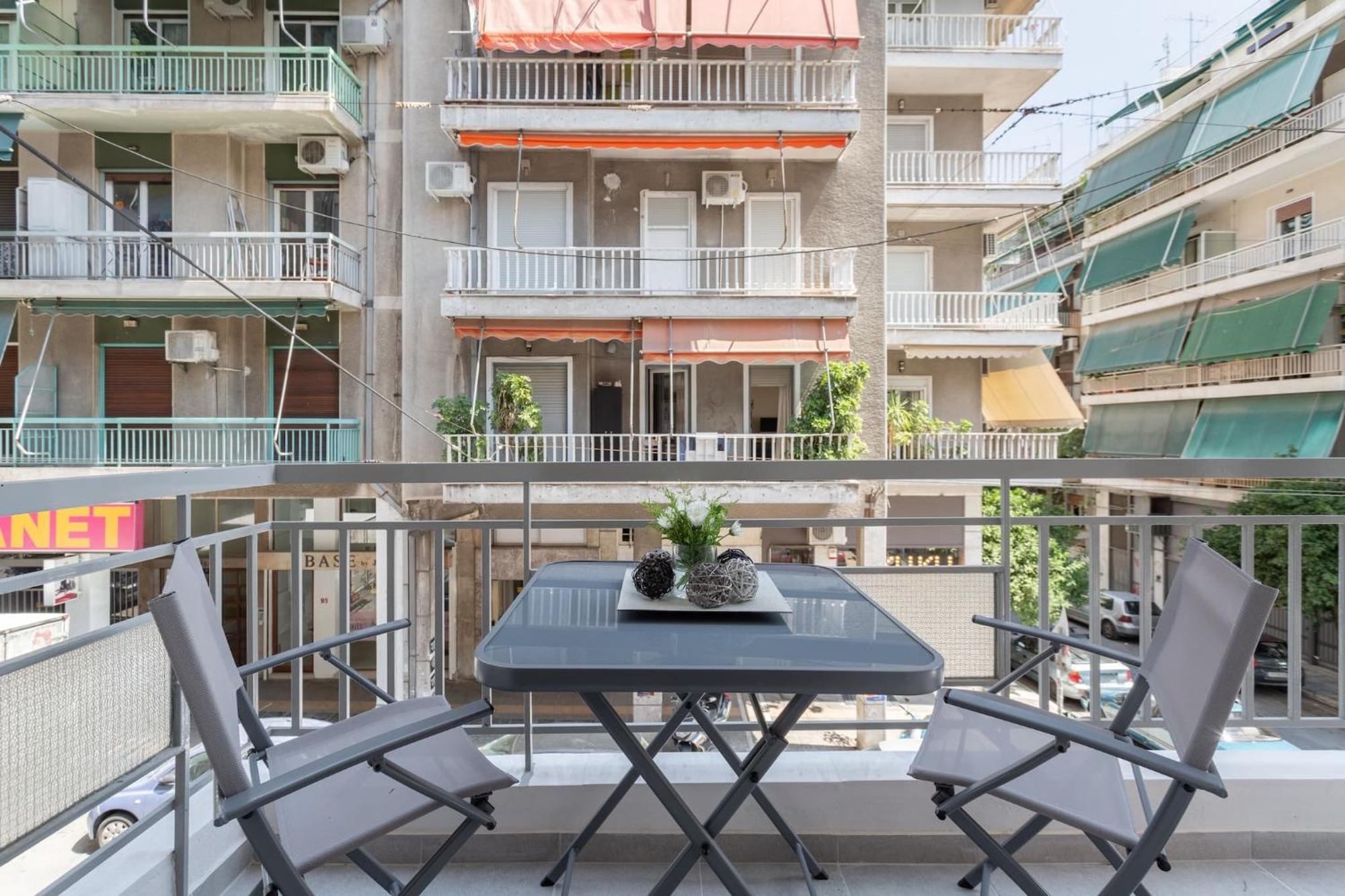 Explore History From A Chic Central Apartment Athen Exterior foto